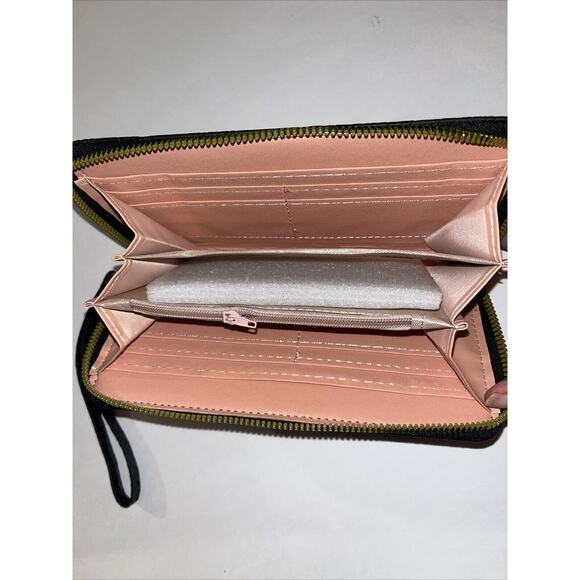 Black Floral Embossed Faux Leather Zip Wallet Wristlet With Card And Cash Slots - Picture 3 of 3